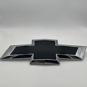 NEW OEM GM Front Grille Black Small Bowtie Emblem 84293092 Chevy Silverado 19-23